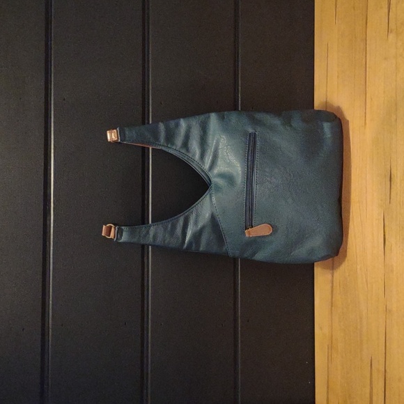 GAL teal  5 pocket faux leather‎ shoulder bag with brown adjustable strap - Picture 3 of 8